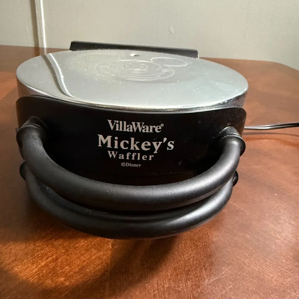 Disney Mickey's Single Waffler VillaWare Mickey Mouse Waffle Maker Model 5555-01